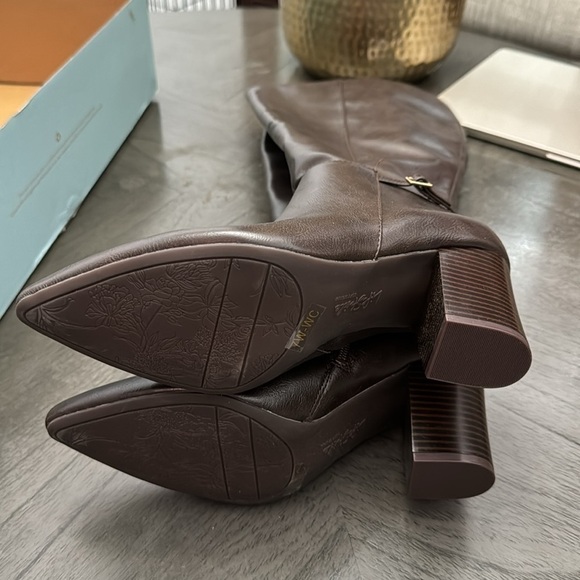 LIFESTRIDE Stratford Knee High Boots (WIDE) (WIDE CALF) - Picture 4 of 6